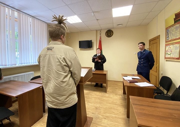 В Беларуси призывники получили 3 месяца ареста и крупный штраф за уклонение от воинской службы