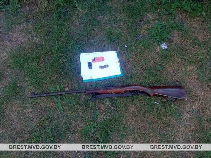 У жителей Ивацевичского района милиционеры обнаружили и изъяли незаконно хранящиеся оружие и боеприпасы