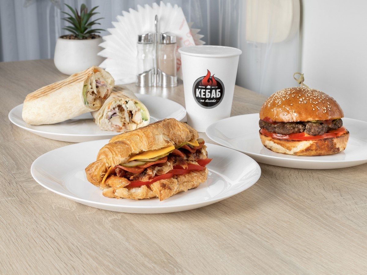 Новинки в меню «Кебаб на болоте» на Киевке: сытные комплексные обеды по доступным ценам и обалденные сезонные напитки