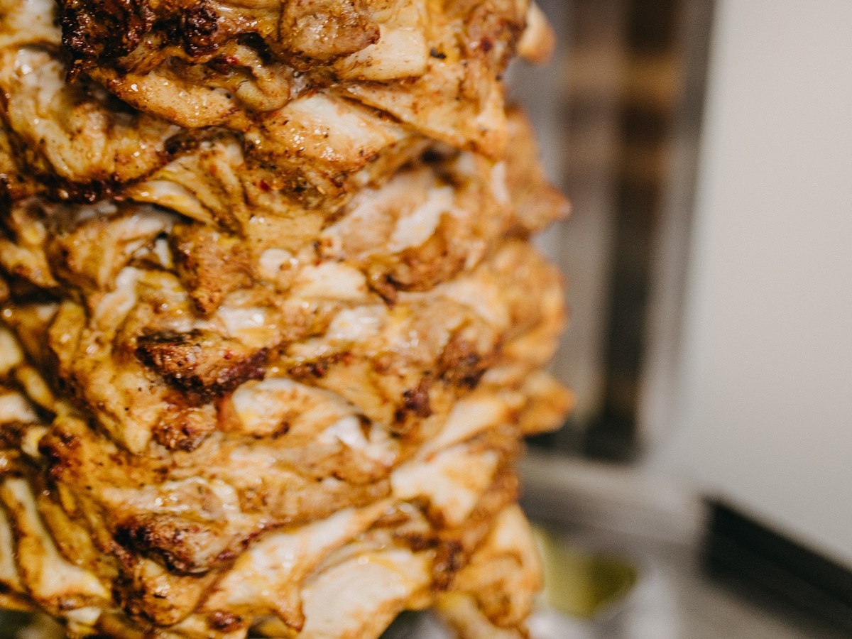 Новинки в меню «Кебаб на болоте» на Киевке: сытные комплексные обеды по доступным ценам и обалденные сезонные напитки