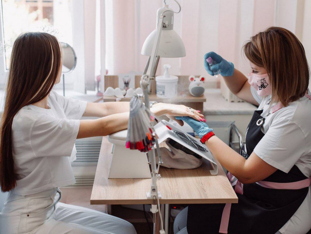 Эти бьюти-услуги в Бресте сделают вас неотразимой! Бронируйте свою запись на моделирование бровей и макияж, маникюр и педикюр, наращивание и ламинирование ресниц