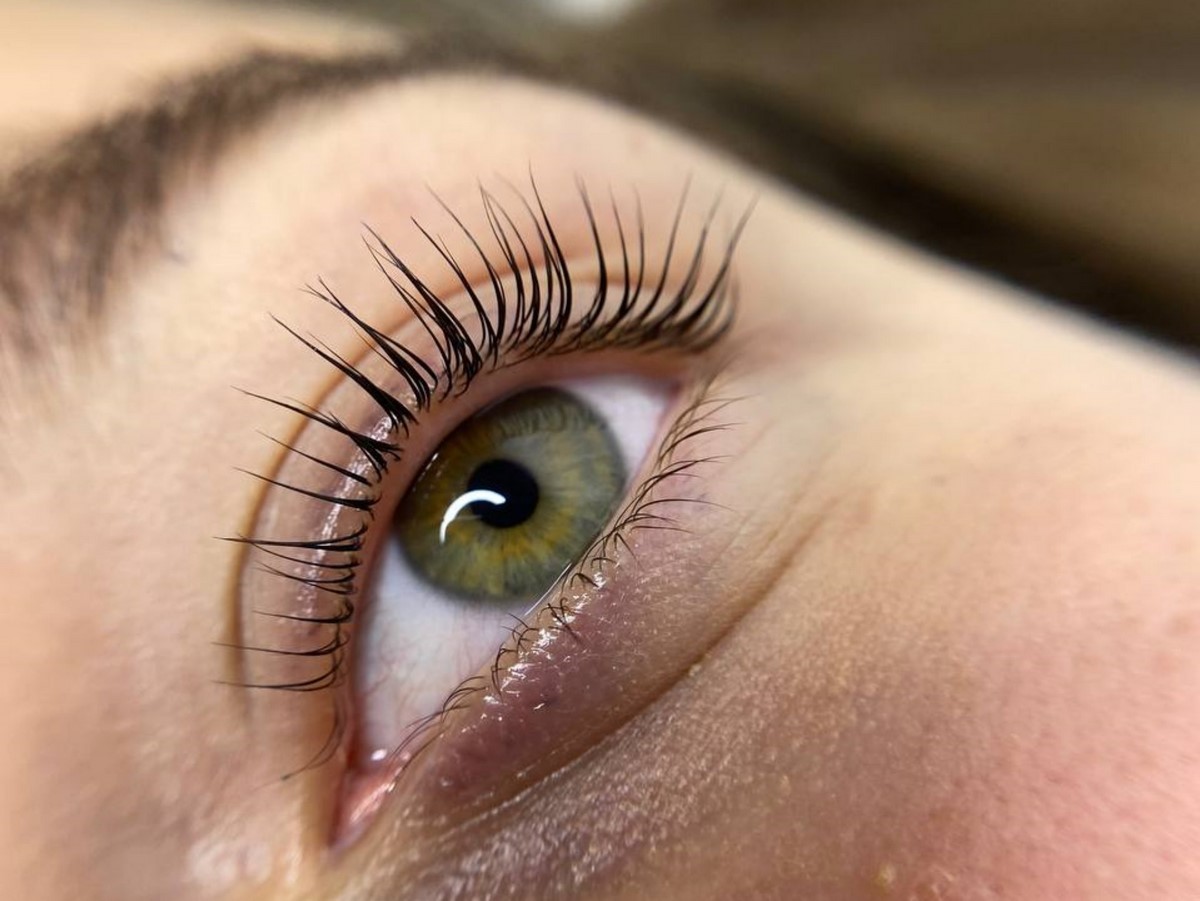 Эти бьюти-услуги в Бресте сделают вас неотразимой! Бронируйте свою запись на моделирование бровей и макияж, маникюр и педикюр, наращивание и ламинирование ресниц