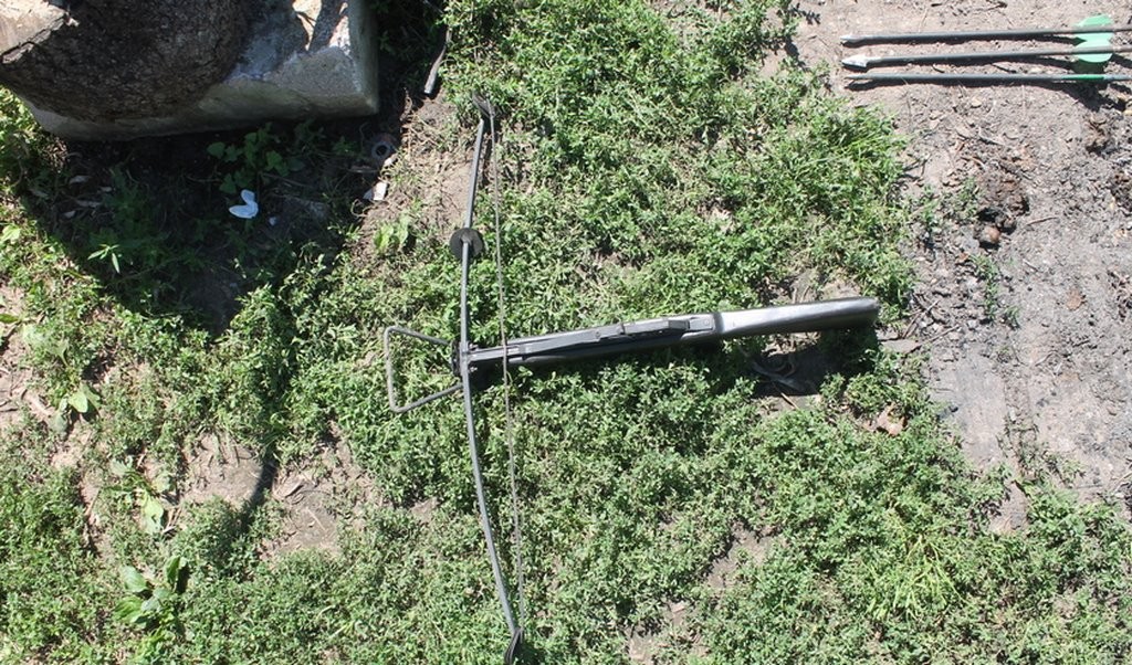 Многодетный белорус угрожал жене и детям самодельным арбалетом со стрелами