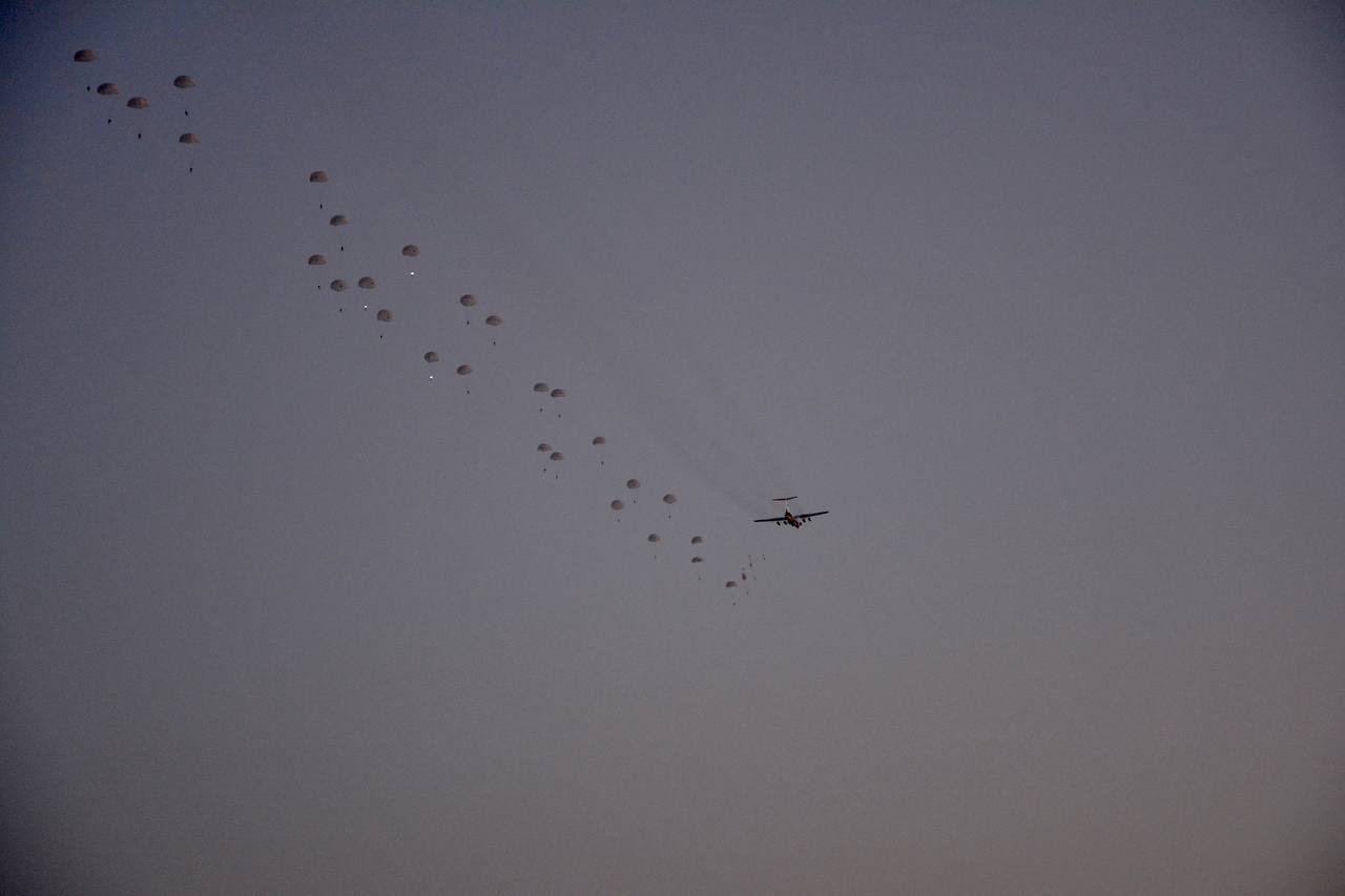 Ночное десантирование на полигоне Брестский