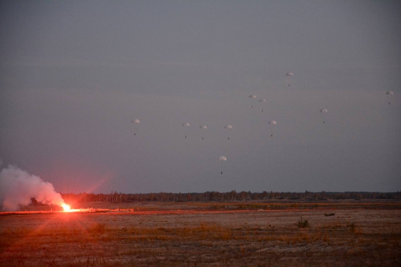 Ночное десантирование на полигоне Брестский