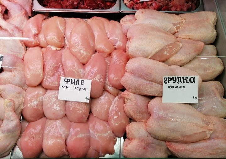 В Беларуси запретят продавать филе и окорочка магазинной разделки