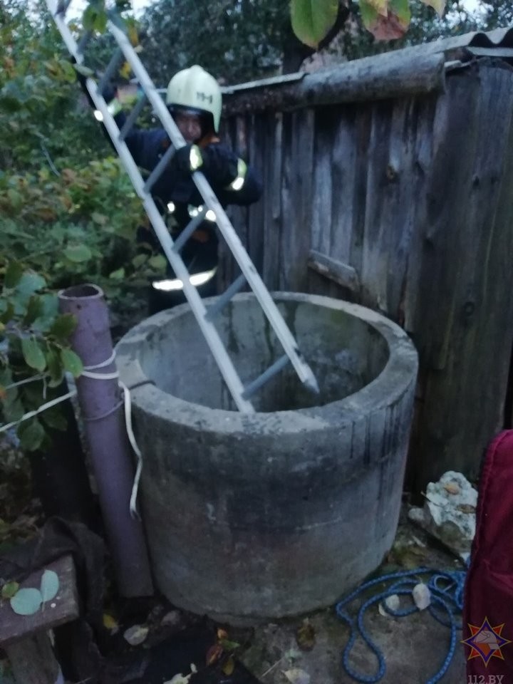 В Кобринском районе женщина упала в 4-метровый колодец