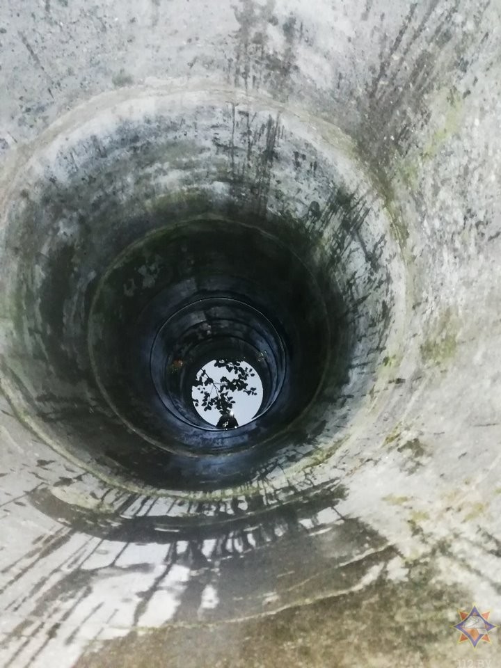 В Кобринском районе женщина упала в 4-метровый колодец