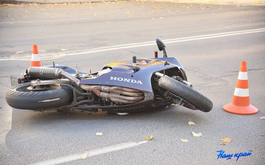 Страшная авария в центре Барановичей. Мотоциклиста увезли в реанимацию