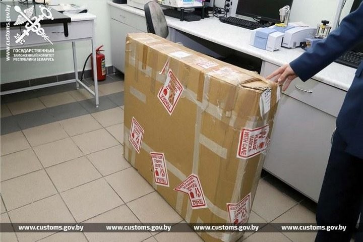 Старинные гравюры пытались ввезти на территорию ЕАЭС под видом постеров