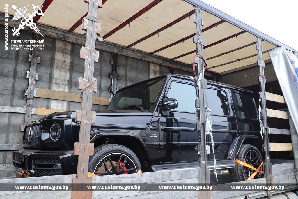 Шесть автомобилей премиум-класса задержали на таможне в Бресте. Что произошло?