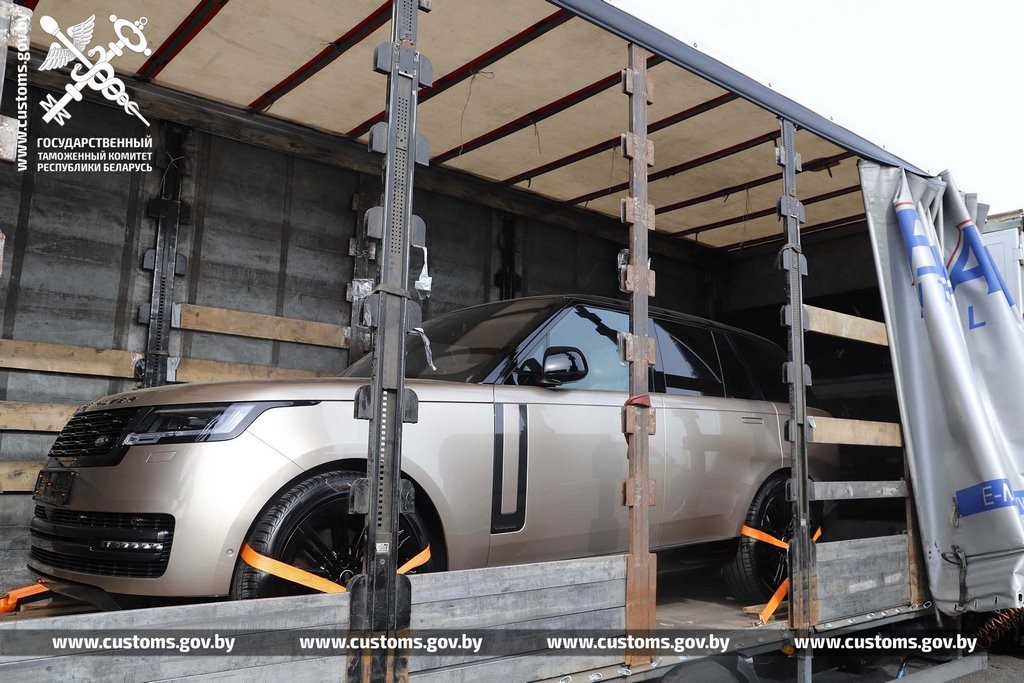 Шесть автомобилей премиум-класса задержали на таможне в Бресте. Что произошло?