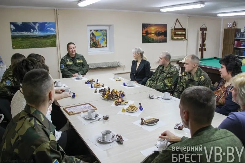 «Брестское небо надежно защищено». Воины-ракетчики 115 ЗРП пригласили в гости мам