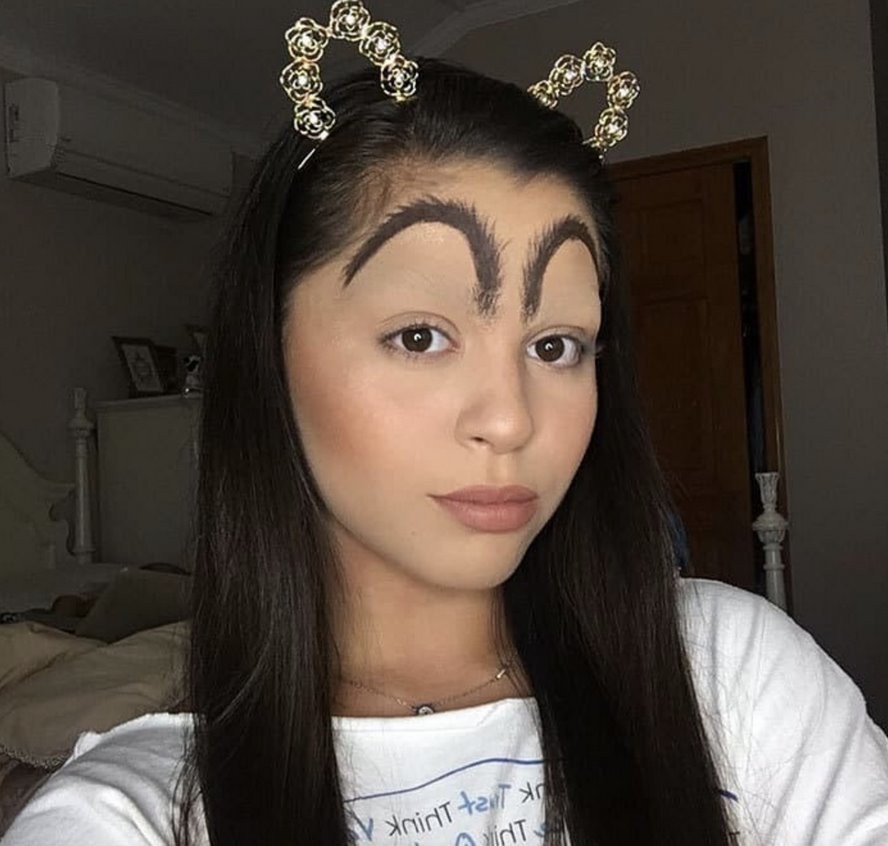 Ох уж эти брови. Фото девушек, которые чрезмерно увлеклись современными трендами