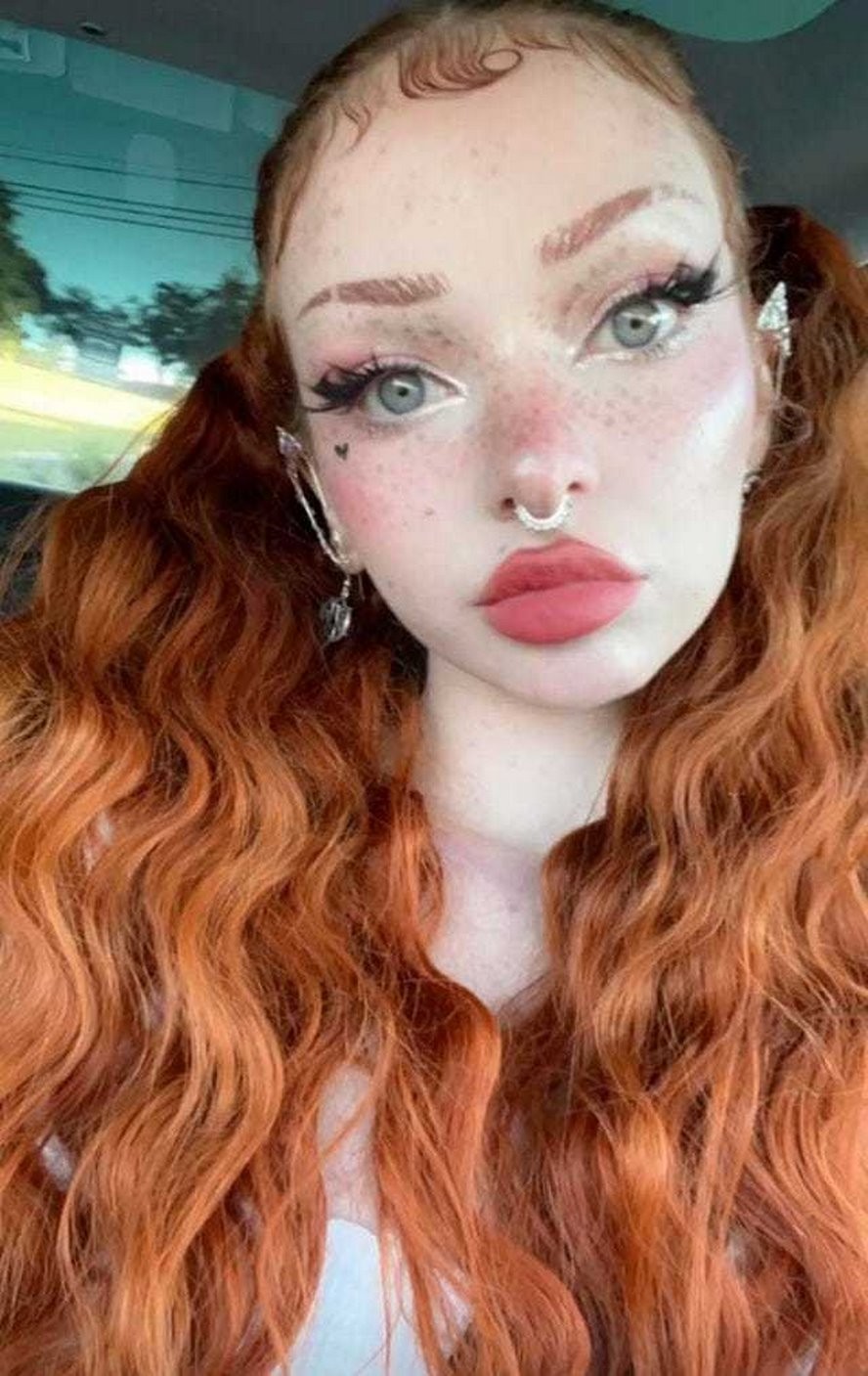 Ох уж эти брови. Фото девушек, которые чрезмерно увлеклись современными трендами