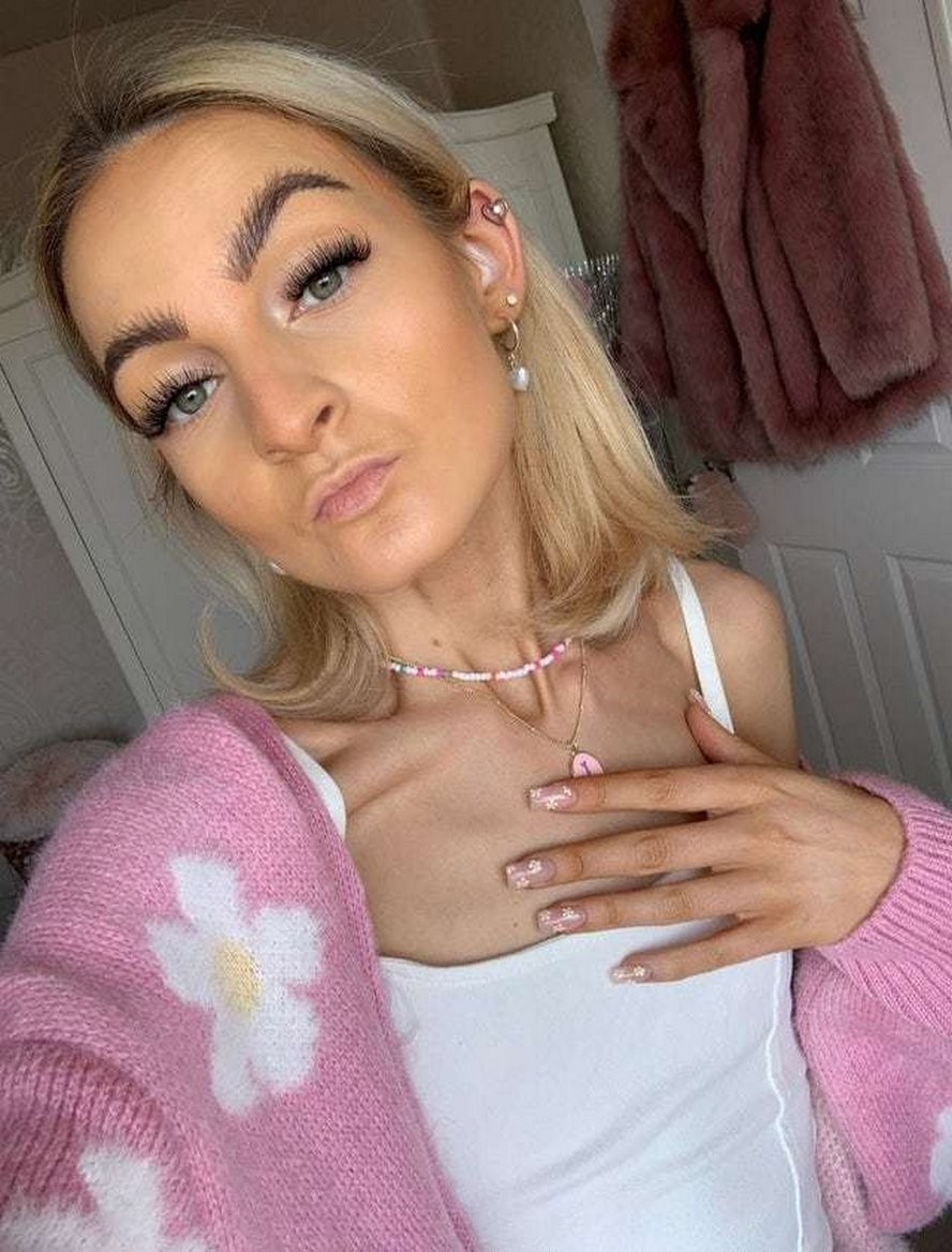 Ох уж эти брови. Фото девушек, которые чрезмерно увлеклись современными трендами