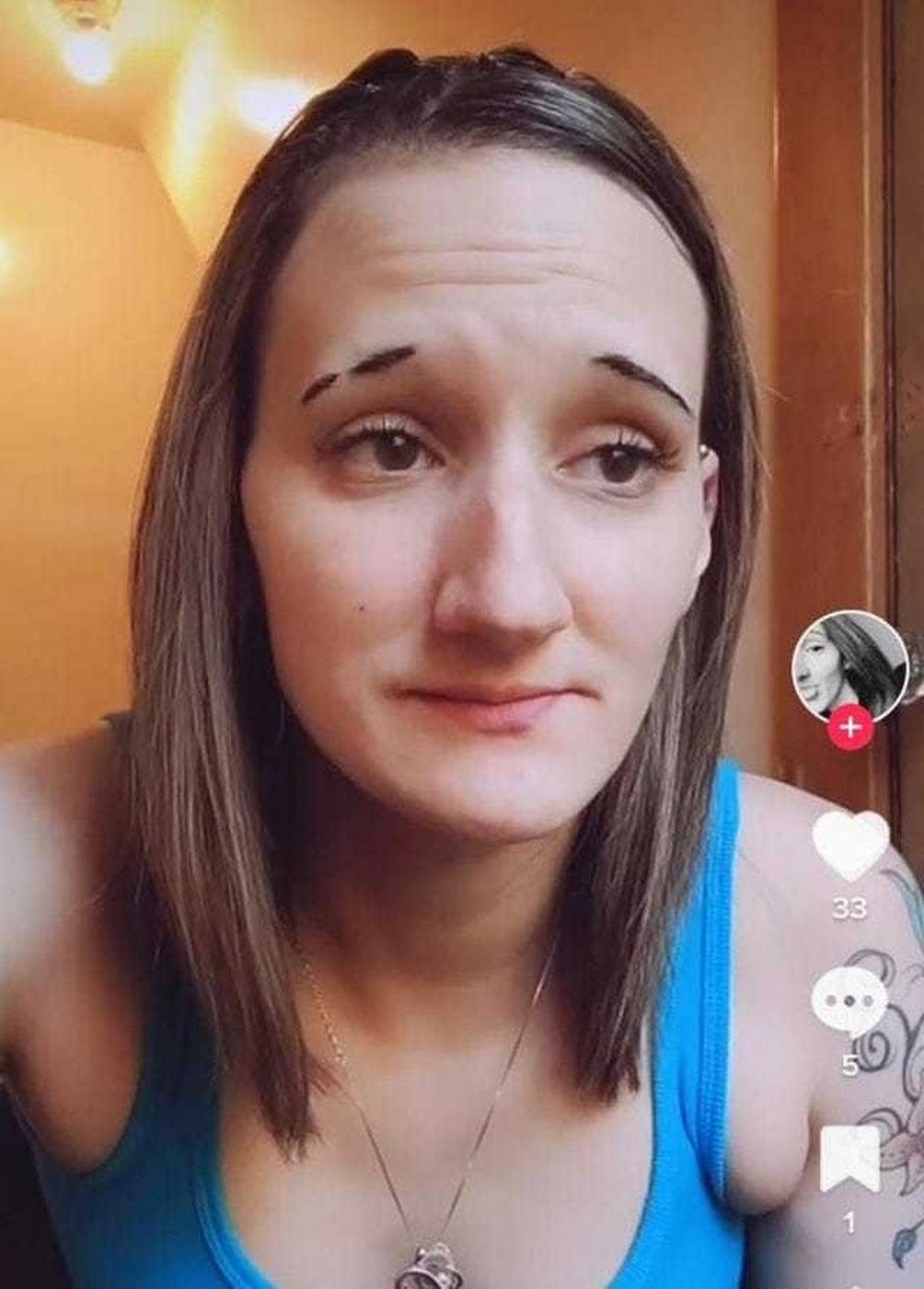 Ох уж эти брови. Фото девушек, которые чрезмерно увлеклись современными трендами