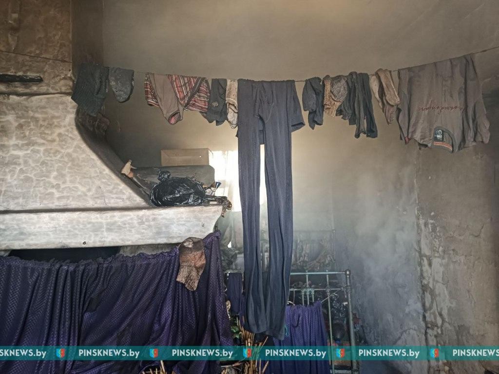 При пожаре дома в Пинском районе погибла женщина