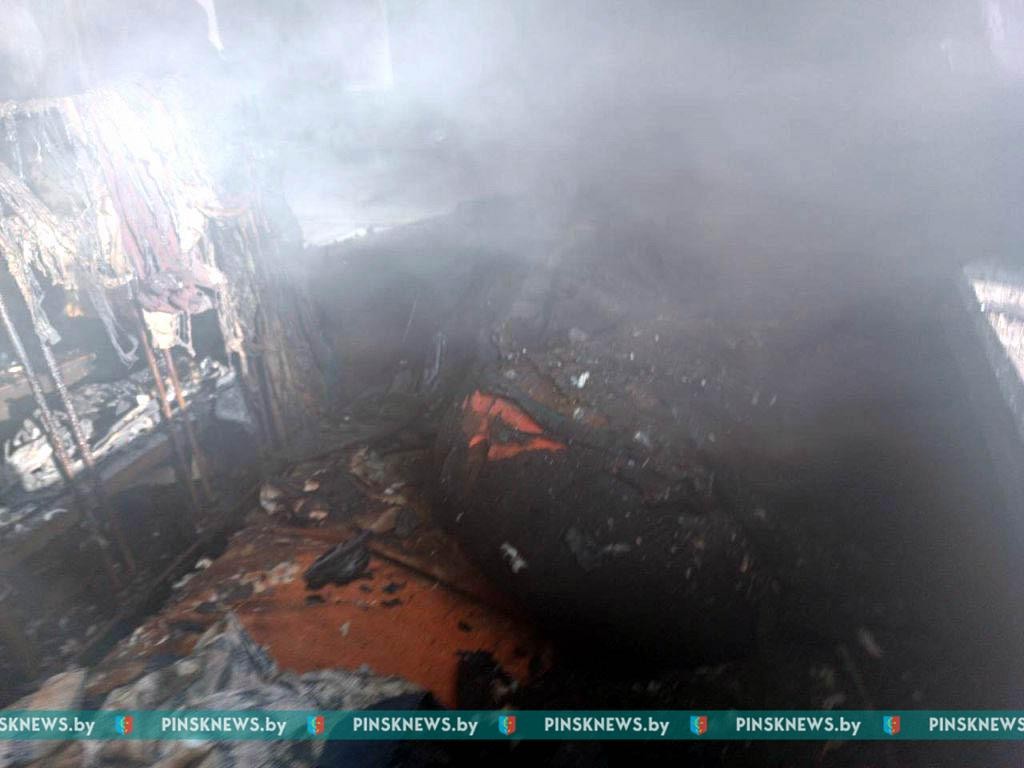 При пожаре дома в Пинском районе погибла женщина