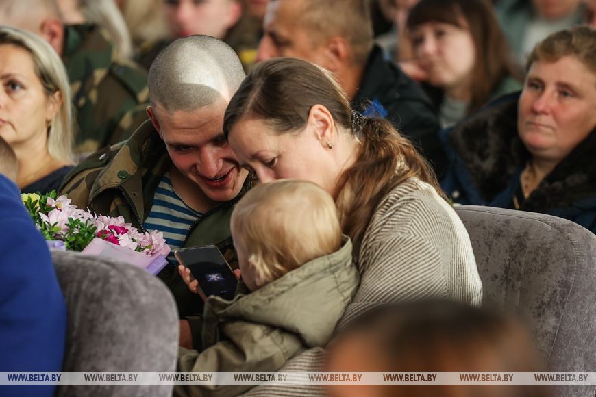 В Бресте поздравили матерей военнослужащих 38-й десантно-штурмовой бригады