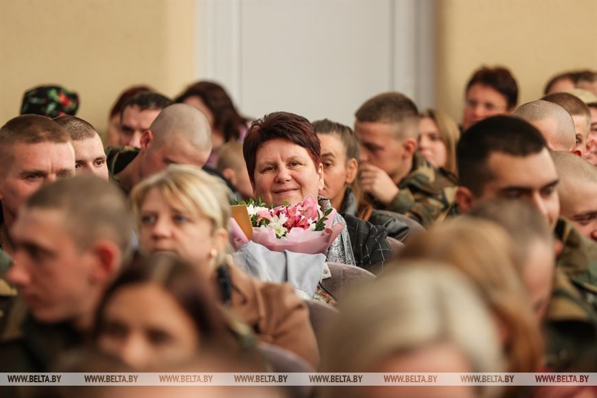 В Бресте поздравили матерей военнослужащих 38-й десантно-штурмовой бригады