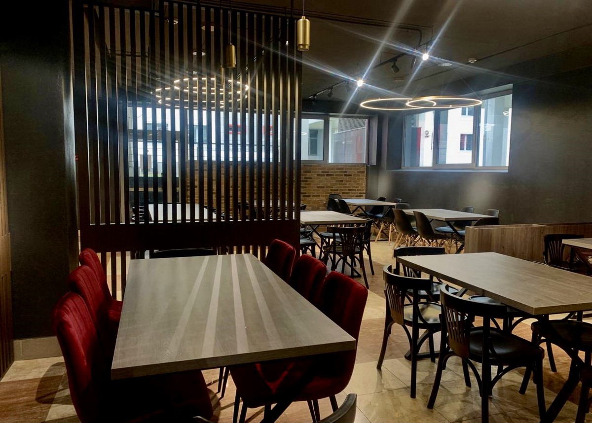 За 36 дней из кафе «Версаль» в «Компот». Заведение во Дворце водных видов спорта провело ребрендинг. Что изменилось?