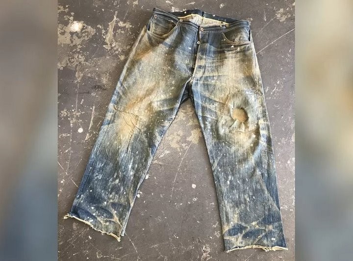 Джинсы Levi’s ХІХ века недавно продали за гигантскую сумму.