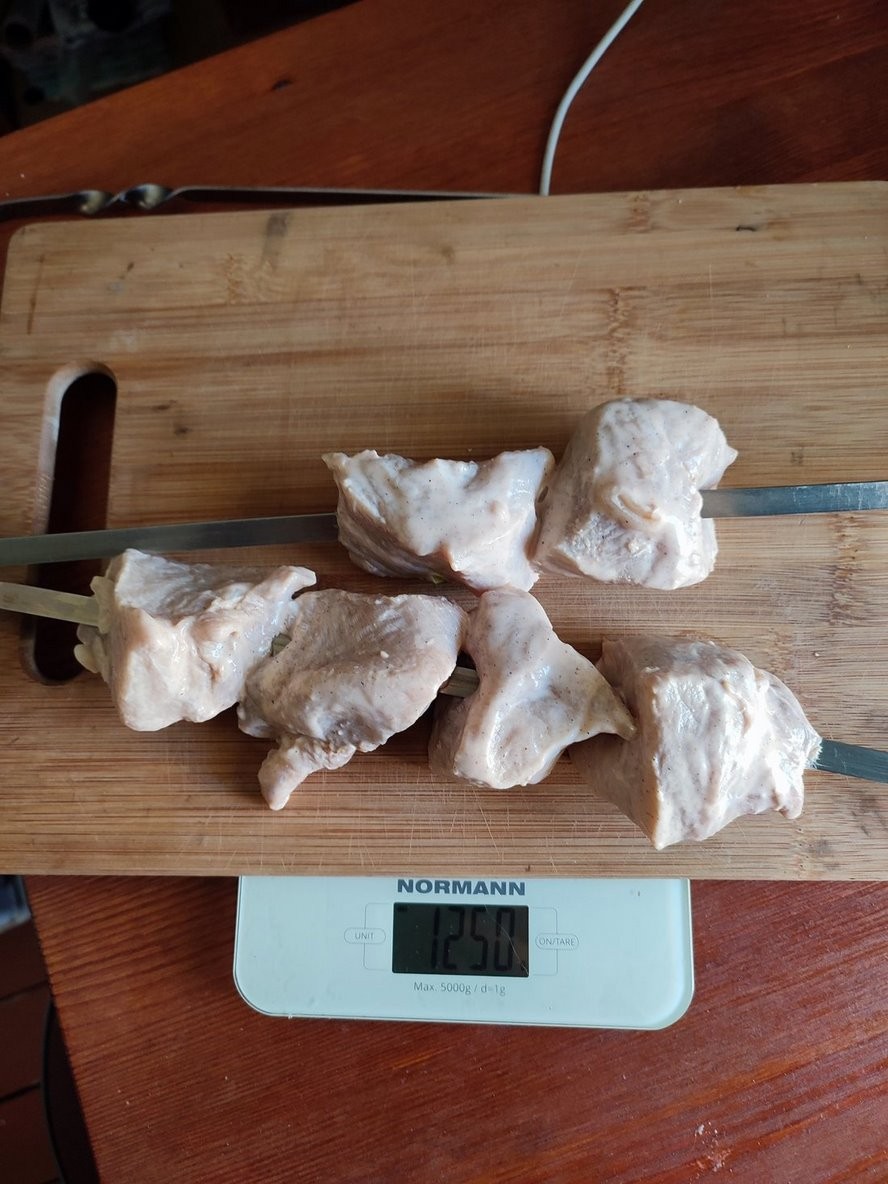 Белорус купил порцию шашлыка и удивился, что четверть веса — это не мясо