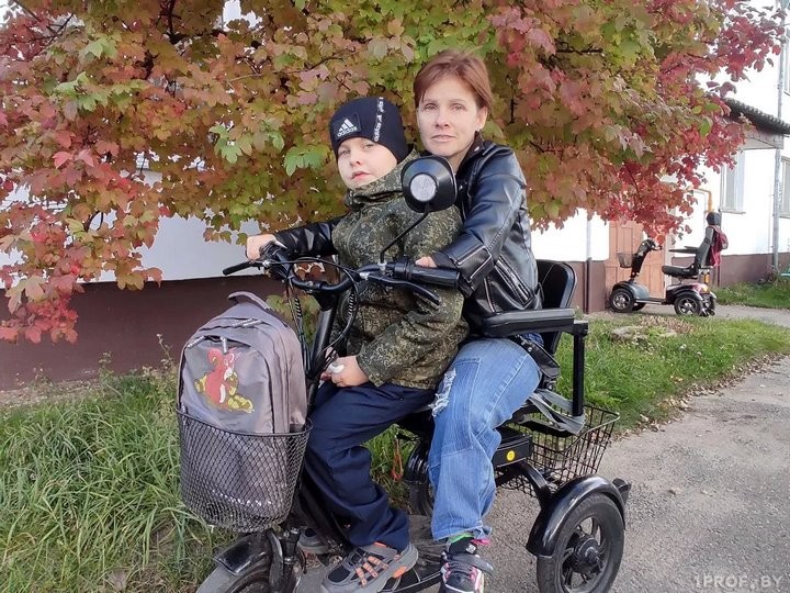 Как живут супруги Бахур из Ивацевичей, у которых 7 лет назад из-за инвалидности хотели отнять ребенка