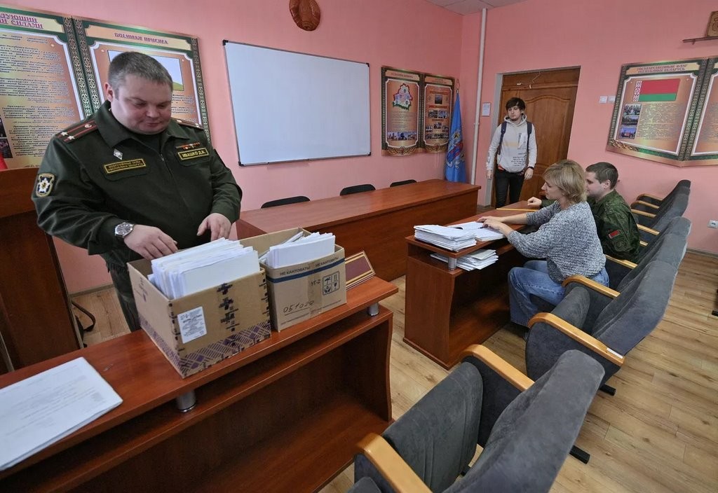 Как проходит призыв в военкоматах Беларуси