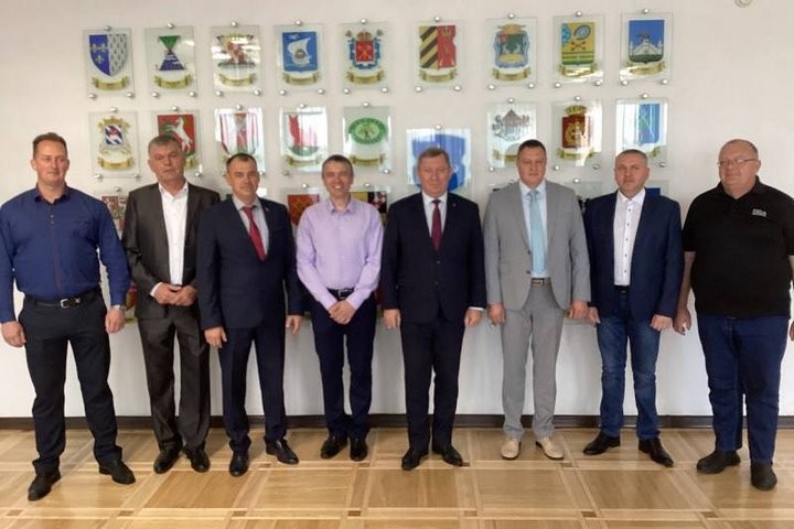 День отца отметили торжественным награждением многодетных пап в Брестском горисполкоме