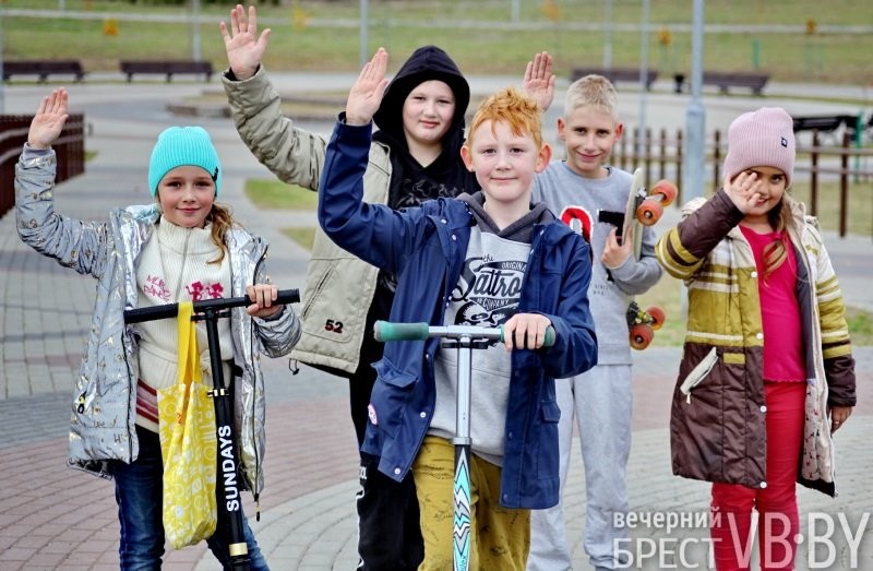 В Бресте парк 1000-летия залит осенними красками. Фоторепортаж