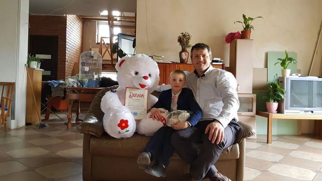 «Можно буду называть тебя папой?» – как белорус взял на воспитание 9 детей