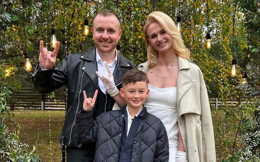 Корм для животных вместо цветов. Чем поразила свадьба в Барановичах