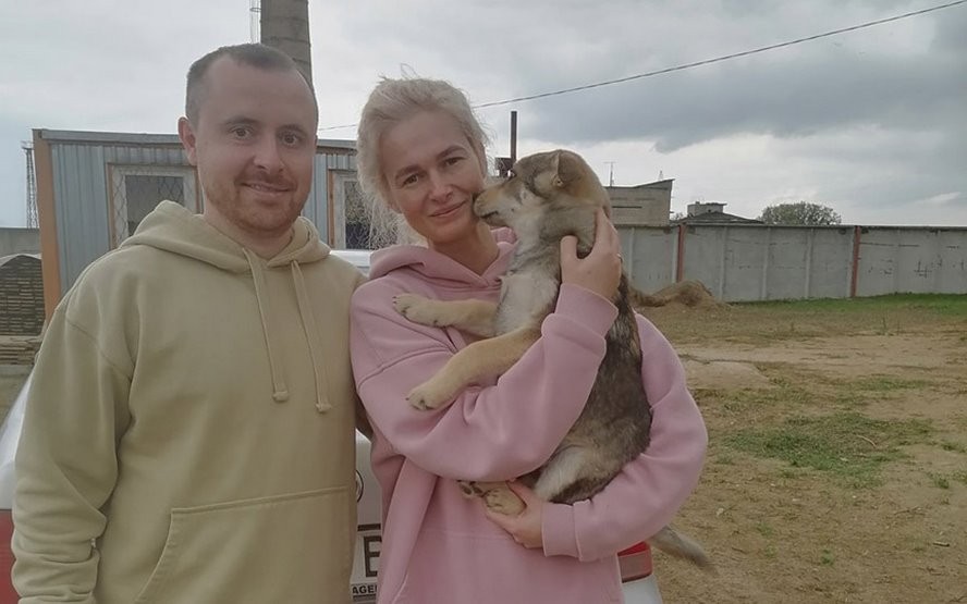 Корм для животных вместо цветов. Чем поразила свадьба в Барановичах