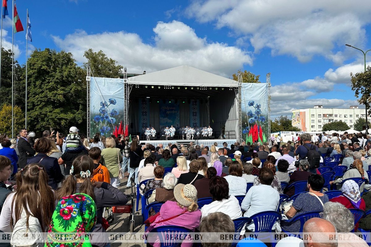 Жители и гости Белоозерска отмечают 65-летие города