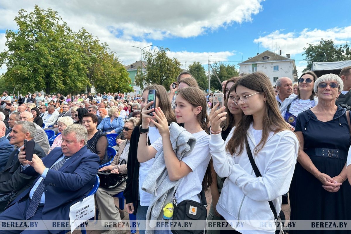 Жители и гости Белоозерска отмечают 65-летие города