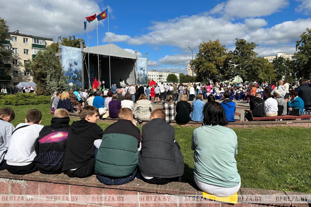 Жители и гости Белоозерска отмечают 65-летие города