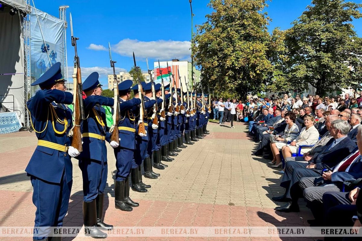 Жители и гости Белоозерска отмечают 65-летие города