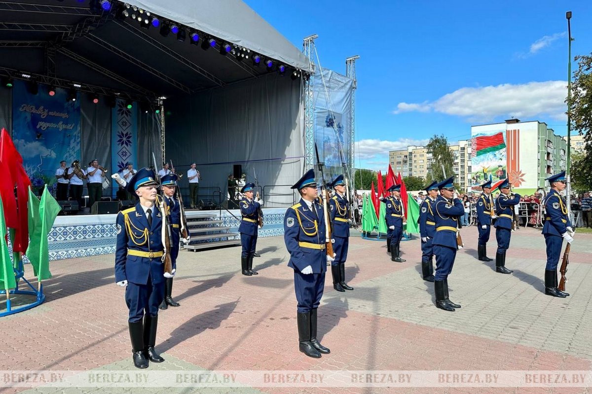 Жители и гости Белоозерска отмечают 65-летие города