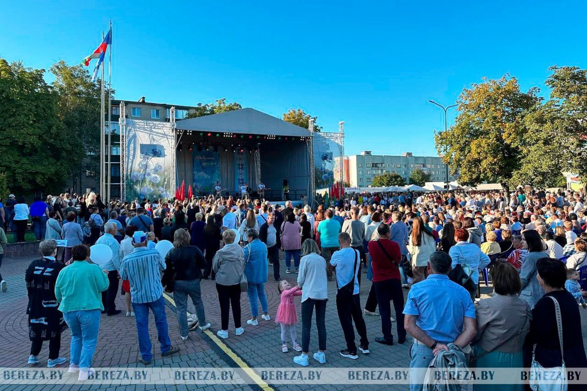 Жители и гости Белоозерска отмечают 65-летие города