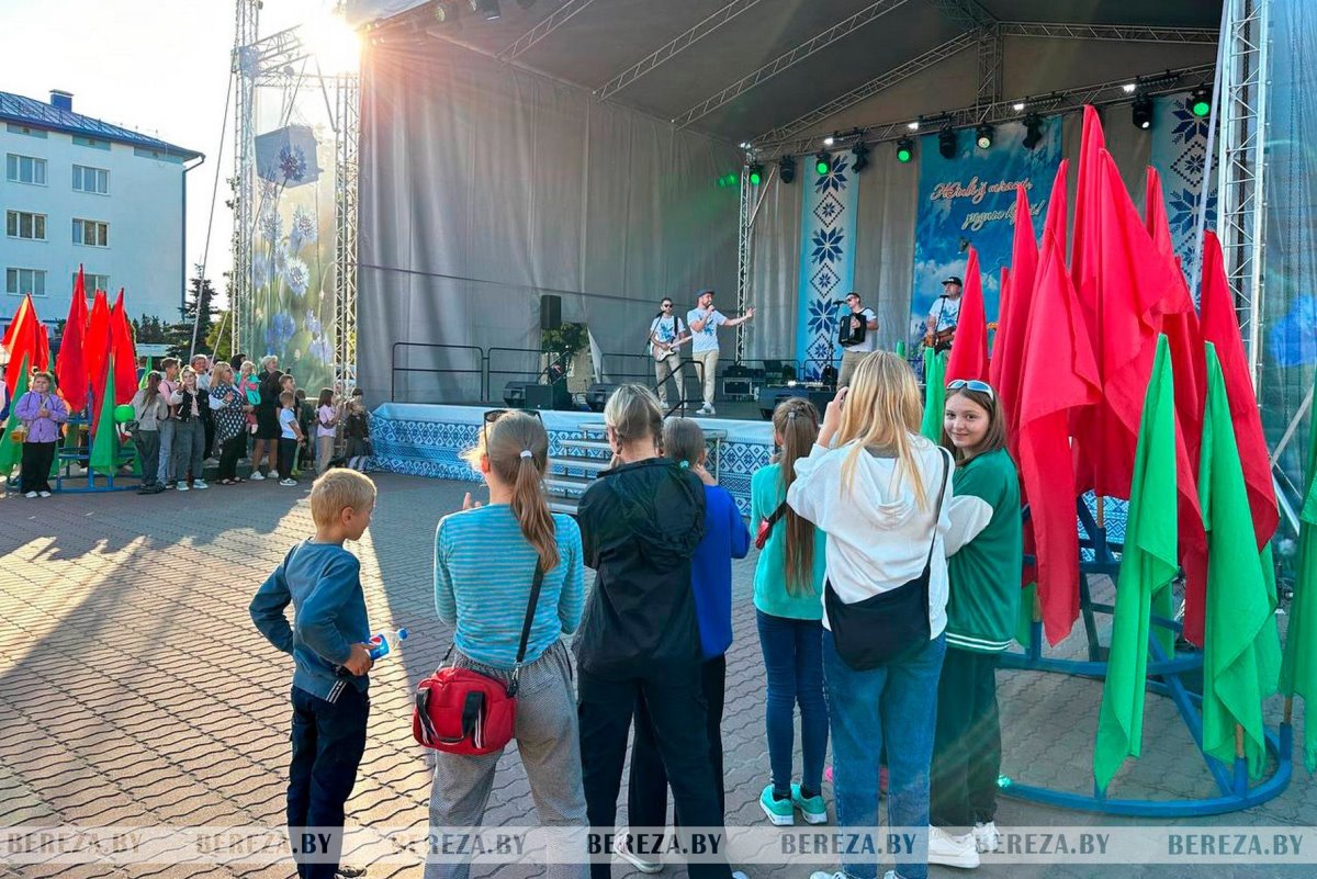 Жители и гости Белоозерска отмечают 65-летие города