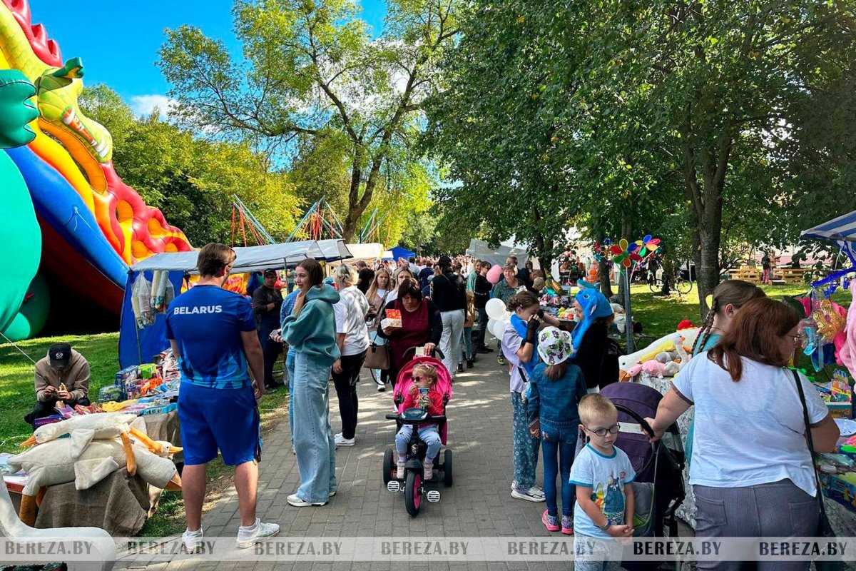 Жители и гости Белоозерска отмечают 65-летие города