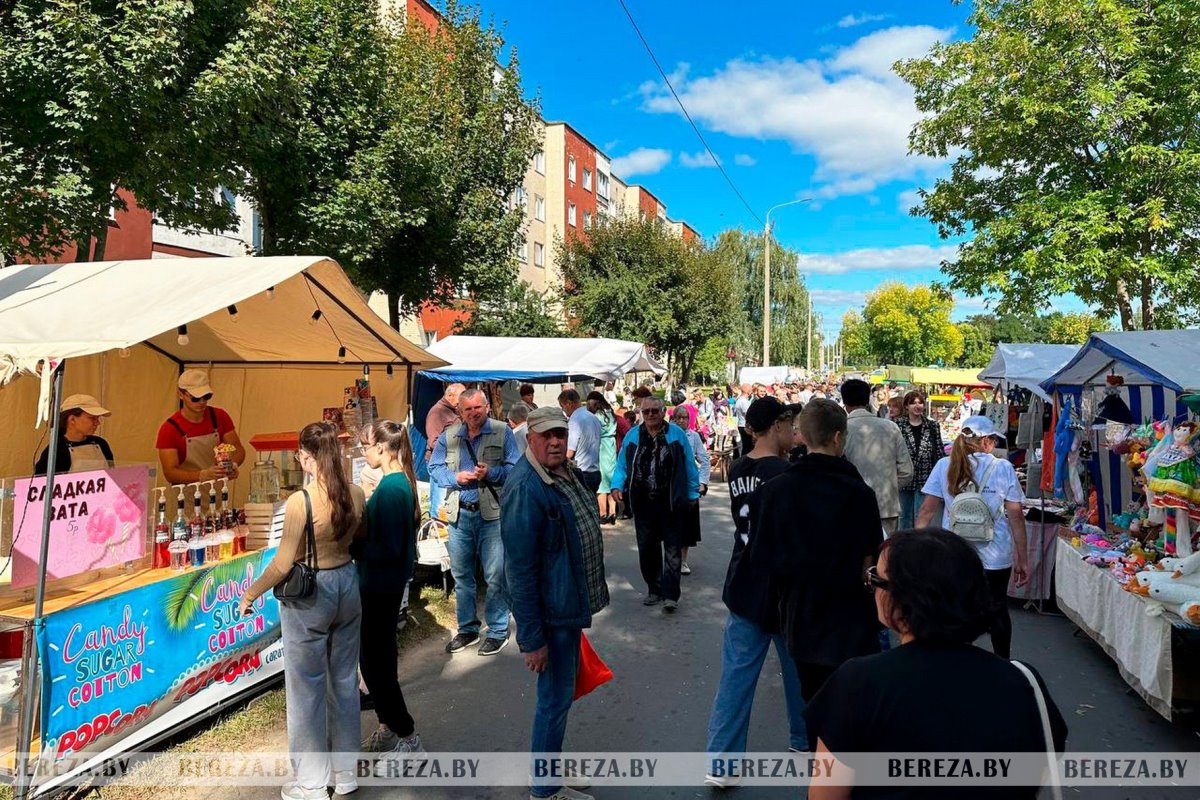 Жители и гости Белоозерска отмечают 65-летие города