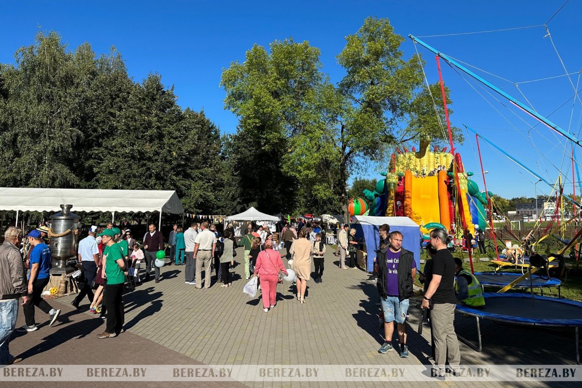 Жители и гости Белоозерска отмечают 65-летие города