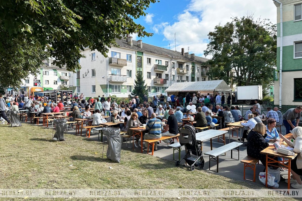 Жители и гости Белоозерска отмечают 65-летие города