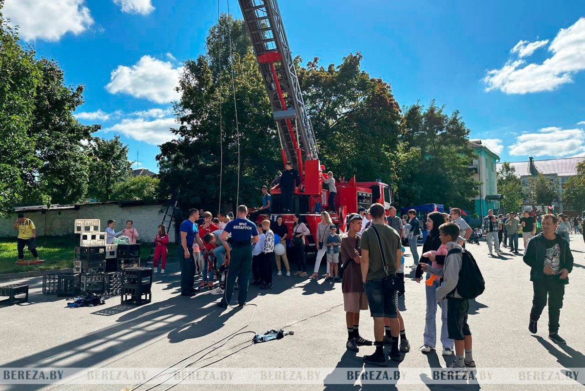Жители и гости Белоозерска отмечают 65-летие города