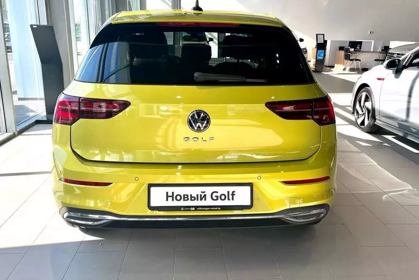 У белорусских дилеров появились «официальные» VW Golf – объявлены цены