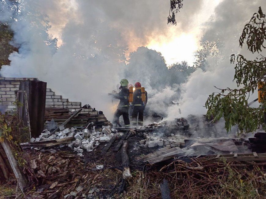 В деревне Полики Малоритского района горел гараж