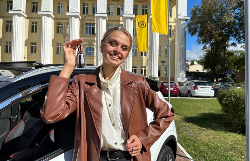 Подарок от сердца! «Мисс Беларусь 2023» вручили новый автомобиль